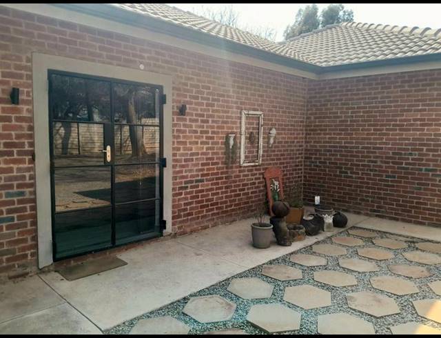 3 BEDROOM HOUSE FOR SALE IN CLUBVIEW